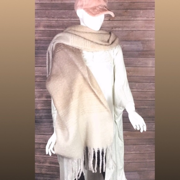 Oversized chunky knit soft cozy scarf wrap NWT - Picture 2 of 5